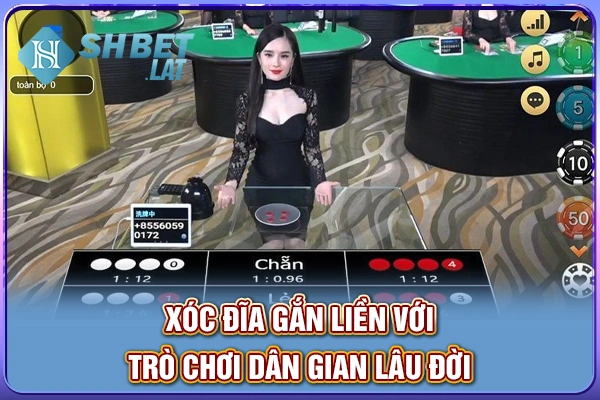Xóc đĩa gắn liền với trò chơi dân gian lâu đời Xóc đĩa gắn liền với trò chơi dân gian lâu đời